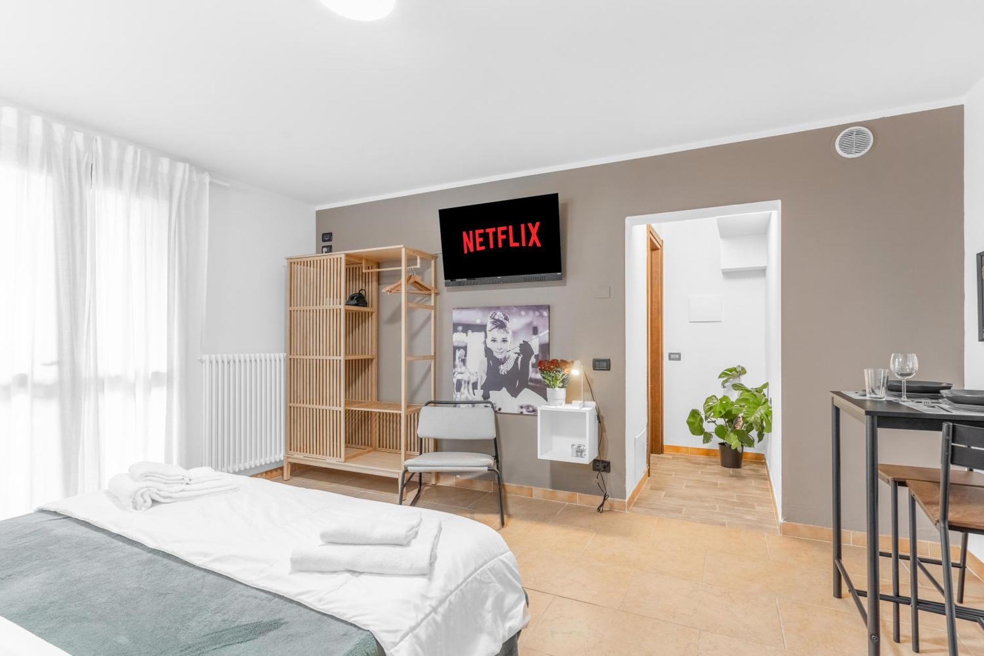 -Free Pool And Parking- Garda House Apartments Castelnuovo del Garda Exterior photo