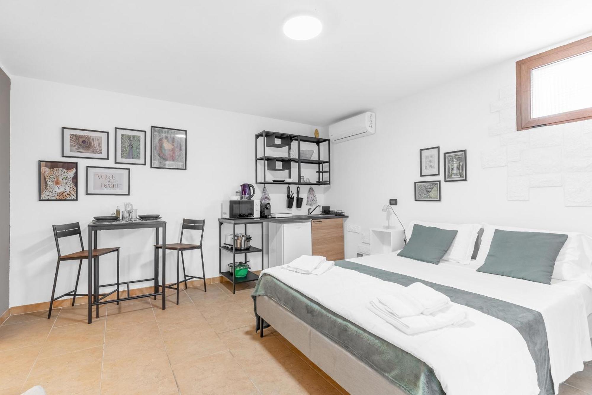 -Free Pool And Parking- Garda House Apartments Castelnuovo del Garda Exterior photo